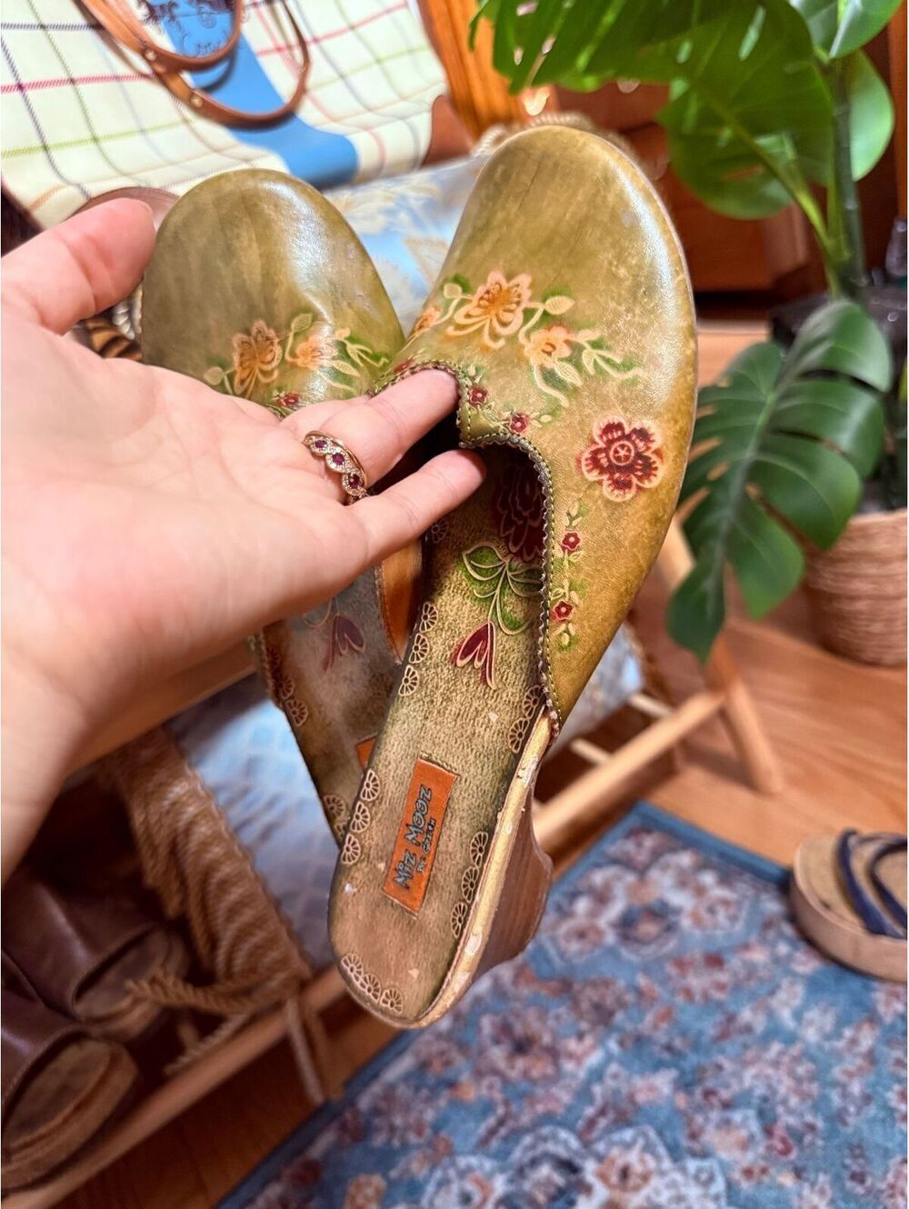 Miz Mooz Women's Green Floral Embroidered Slip-On Mule Shoes size 8.5